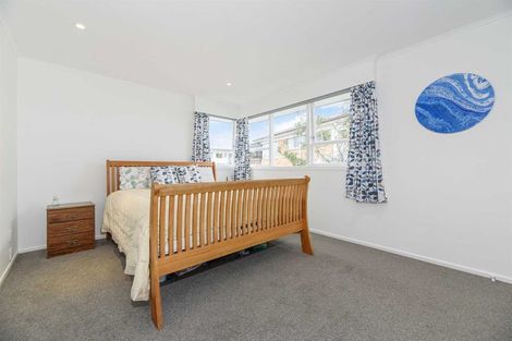 Photo of property in 6 Ravenwood Drive, Forrest Hill, Auckland, 0620