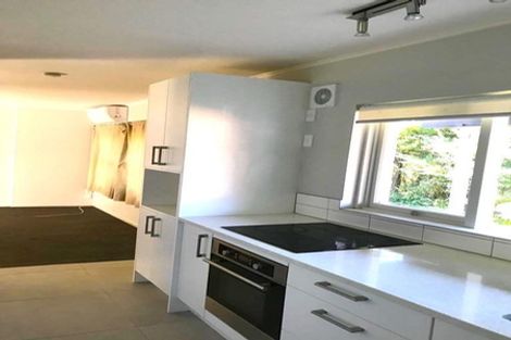 Photo of property in 9 Seaview Road, Castor Bay, Auckland, 0620