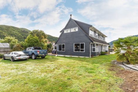 Photo of property in 14a Huia Street, Waikawa, Picton, 7220