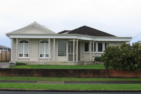 Photo of property in 92 Tiraumea Drive, Pakuranga, Auckland, 2010