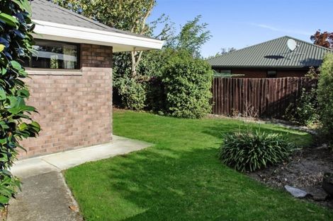 Photo of property in 48 Bellingham Place, Avonhead, Christchurch, 8042