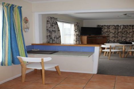 Photo of property in 1/179 Carlisle Road, Northcross, Auckland, 0632