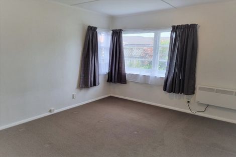 Photo of property in 18 Saulbrey Grove, Woburn, Lower Hutt, 5010