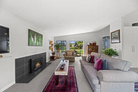 Photo of property in 2 Seagers Close, Kinloch, Taupo, 3377