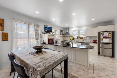 Photo of property in 10 Brains Road, Kelston, Auckland, 0602