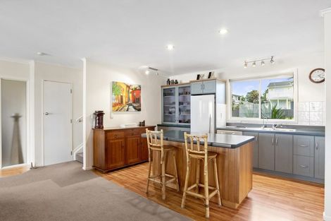 Photo of property in 4 Crispe Road, Clarks Beach, 2122