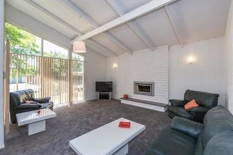 Photo of property in 25 Rosedale Place, Avonhead, Christchurch, 8042