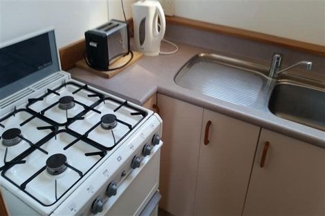 Photo of property in Devonport Apartments, 17/127 Saint Aubyn Street, New Plymouth, 4310