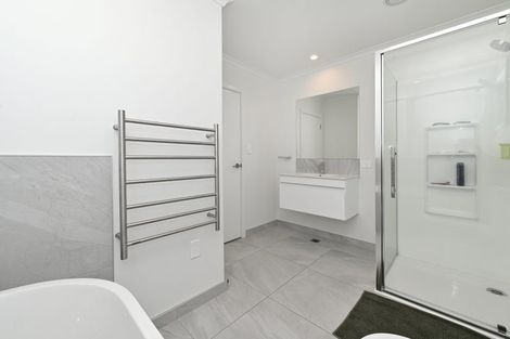 Photo of property in 24 Atutahi Lane, Papamoa, 3118