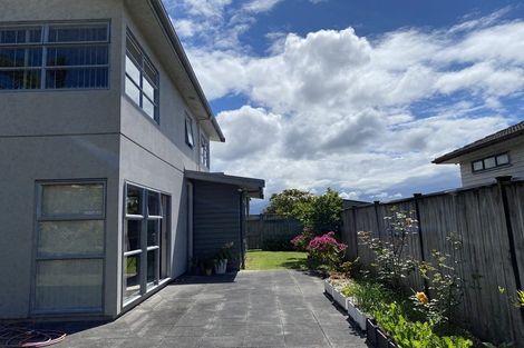 Photo of property in 17 Laurel Oak Drive, Schnapper Rock, Auckland, 0632