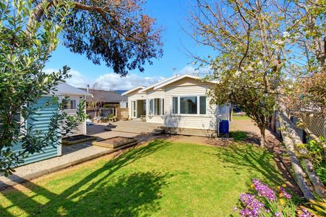 Photo of property in 6 Adrian Grove, Waikanae Beach, Waikanae, 5036