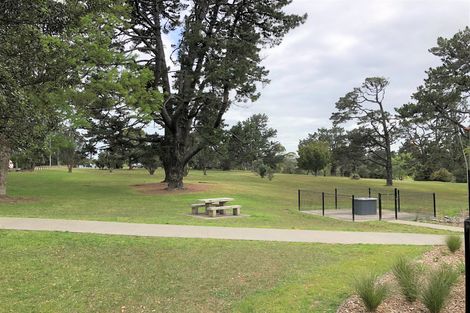 Photo of property in 4/2 Godley Road, Green Bay, Auckland, 0604