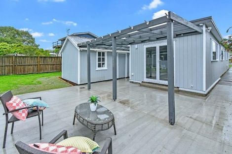Photo of property in 4 Kawakawa-orere Road, Kawakawa Bay, Papakura, 2585