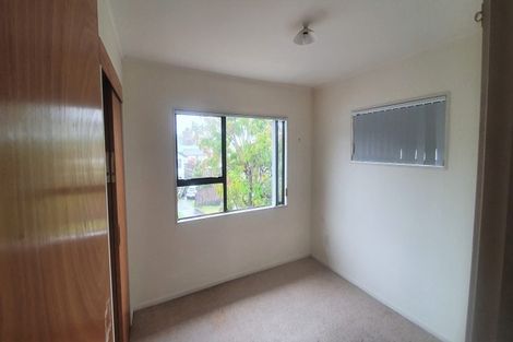 Photo of property in 12 Tetrarch Place, Totara Vale, Auckland, 0629