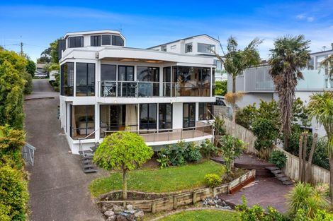 Photo of property in 2/19 Churchill Road, Murrays Bay, Auckland, 0630