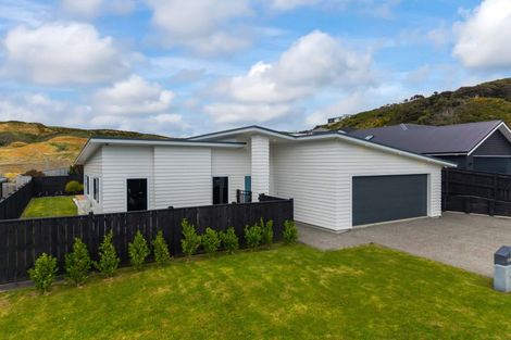 Photo of property in 10 Weatherdeck Close, Whitby, Porirua, 5024