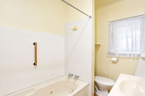 Photo of property in 23a Kawaha Point Road, Fairy Springs, Rotorua, 3015