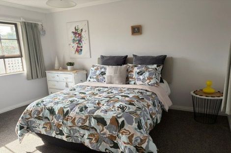 Photo of property in 16 Richmond Avenue, Waikanae, 5036