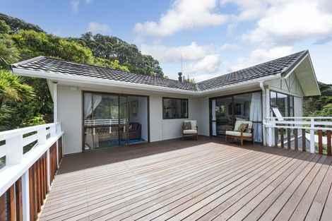 Photo of property in 24 Seaview Road, Piha, New Lynn, 0772