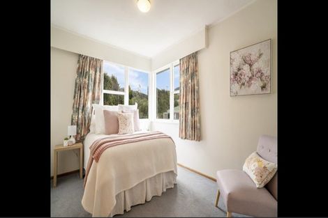 Photo of property in 3 South Street, Tawa, Wellington, 5028