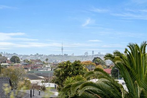 Photo of property in 23 Jandell Crescent, Bucklands Beach, Auckland, 2014
