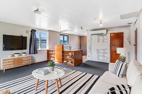 Photo of property in 42 Montgomery Crescent, Bader, Hamilton, 3206