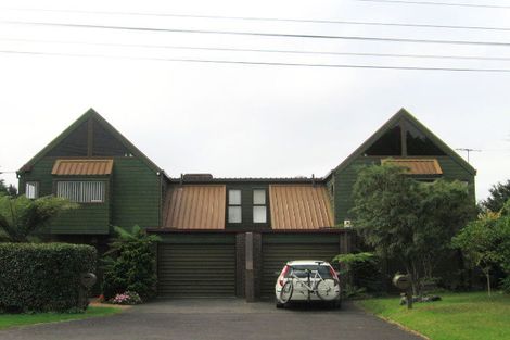 Photo of property in 2/90 Pleasant Road, Titirangi, Auckland, 0604