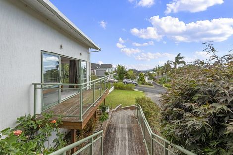 Photo of property in 8 Copperfield Terrace, Mellons Bay, Auckland, 2014