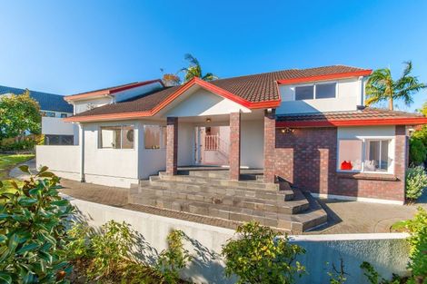 Photo of property in 2 Taroka Close, Pinehill, Auckland, 0632