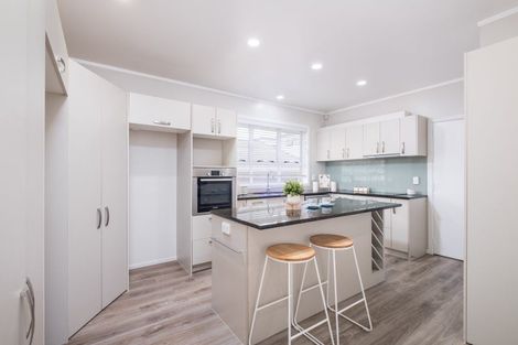 Photo of property in 32 Oakland Avenue, Papatoetoe, Auckland, 2025