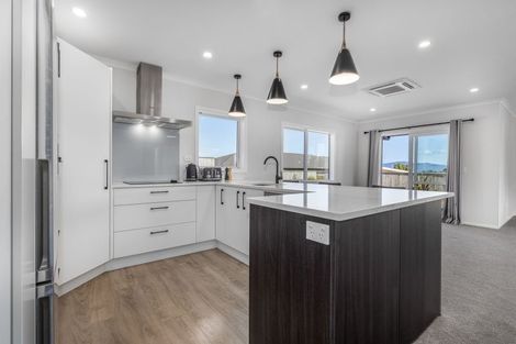 Photo of property in 11 Karearea Avenue, Waikanae, 5036