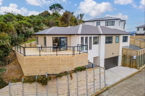 Photo of property in 14 Poto Road, Normandale, Lower Hutt, 5010