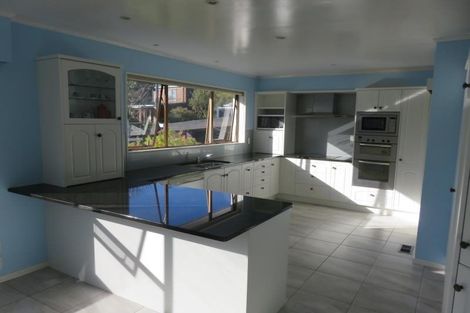 Photo of property in 102 Churton Drive, Churton Park, Wellington, 6037