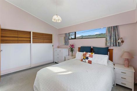 Photo of property in 1 Miro Street, Waikanae, 5036