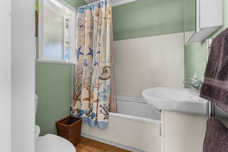 Photo of property in 15 Massey Road, Waipu, 0582