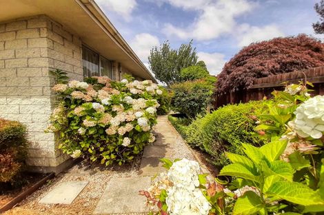 Photo of property in 2/17b Prestons Road, Redwood, Christchurch, 8051