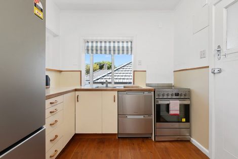 Photo of property in 4 Pitau Road, Mount Maunganui, 3116