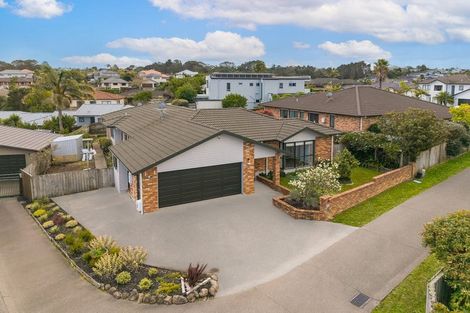 Photo of property in 20 Mackwell Road, Fairview Heights, Auckland, 0632