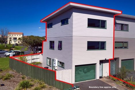 Photo of property in 20/1 Briar Way, New Lynn, Auckland, 0600
