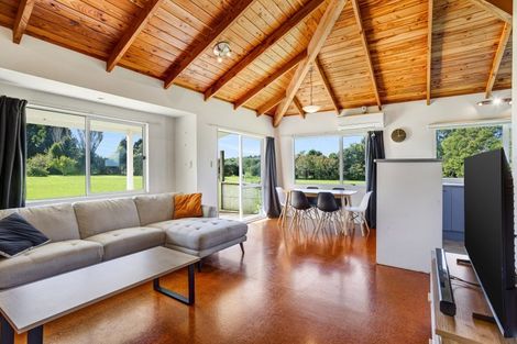 Photo of property in 42 Koraha Road, Kumeu, 0892