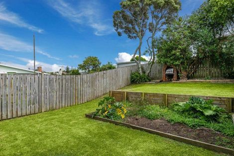 Photo of property in 16 Wylie Avenue, Sunnynook, Auckland, 0620