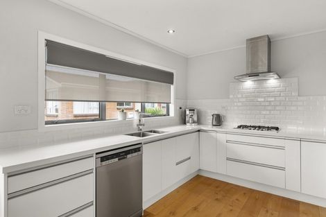 Photo of property in 24 Shanaway Rise, Hillcrest, Auckland, 0627