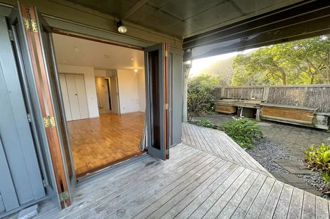 Photo of property in 180 Marine Parade North, Piha, New Lynn, 0772