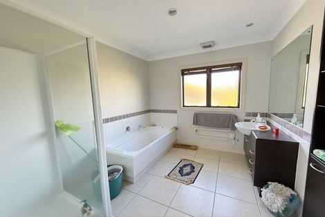 Photo of property in 11 Dunvegan Rise, East Tamaki Heights, Auckland, 2016