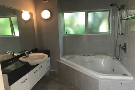 Photo of property in 2/879 East Coast Road, Northcross, Auckland, 0632