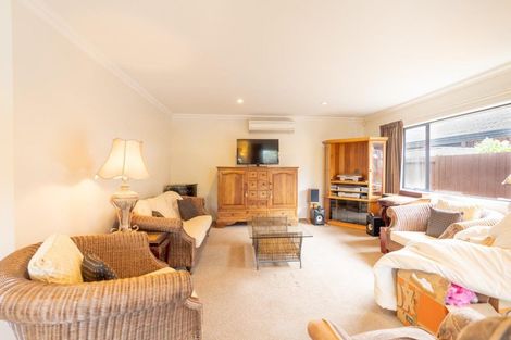 Photo of property in 215 Park Road, Hokowhitu, Palmerston North, 4410