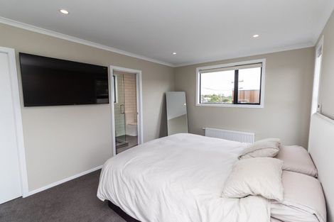 Photo of property in 41 Glanmire Road, Newlands, Wellington, 6037