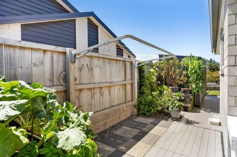 Photo of property in 17 Manatu Close, Whangamata, 3691