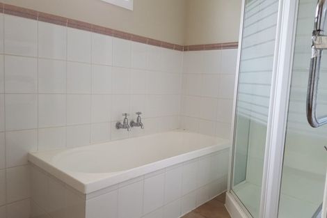 Photo of property in 27 Arrow Road, Forrest Hill, Auckland, 0620