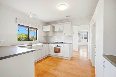 Photo of property in 938 East Coast Road, Northcross, Auckland, 0630